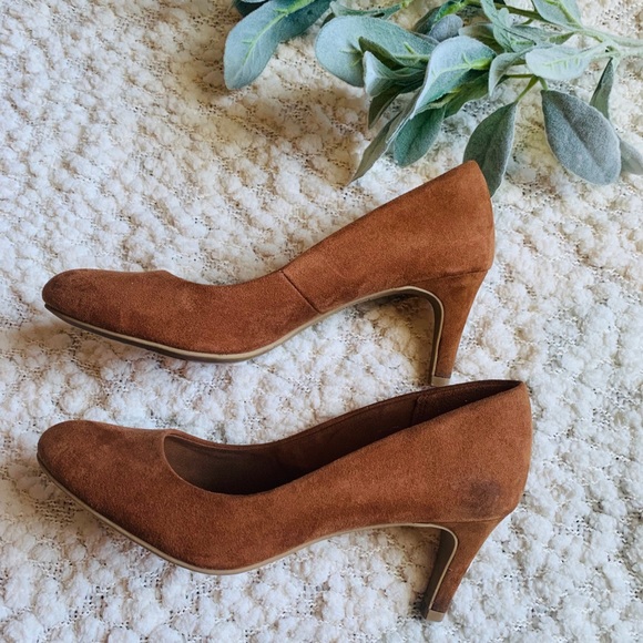 SOLD!! ✨•Suede heels• - Picture 7 of 8